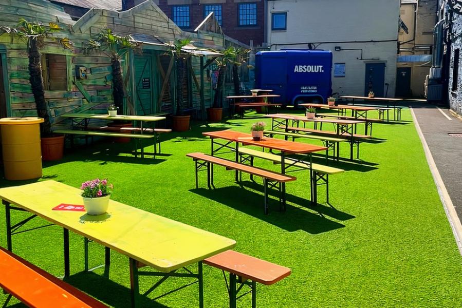 Outdoor Terrace at Golf Fang Newcastle in Newcastle